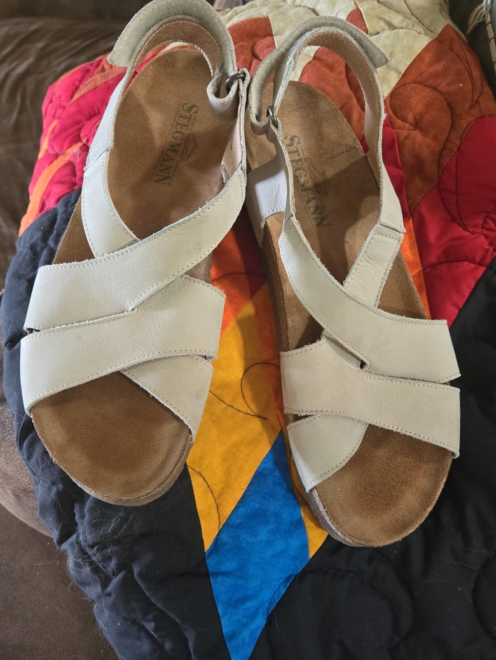 Stegmann Women's Light Beige Leather Cross-Strap Sandals